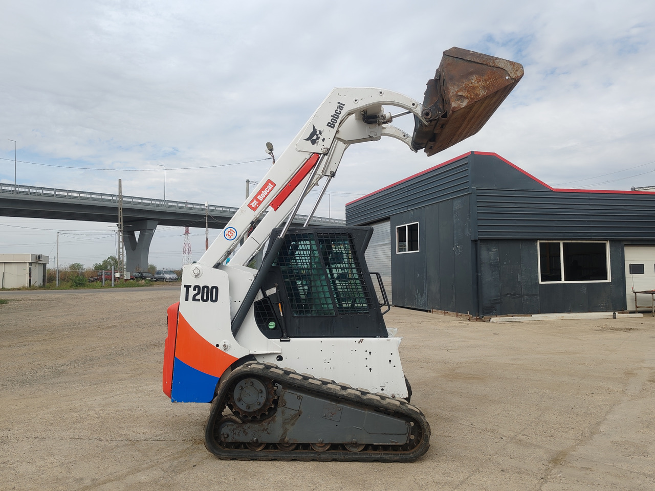 BOBCAT T200 - מעמיס רצועות קומפקטי: תמונה 4 BOBCAT T200 - מעמיס רצועות קומפקטי: תמונה 4