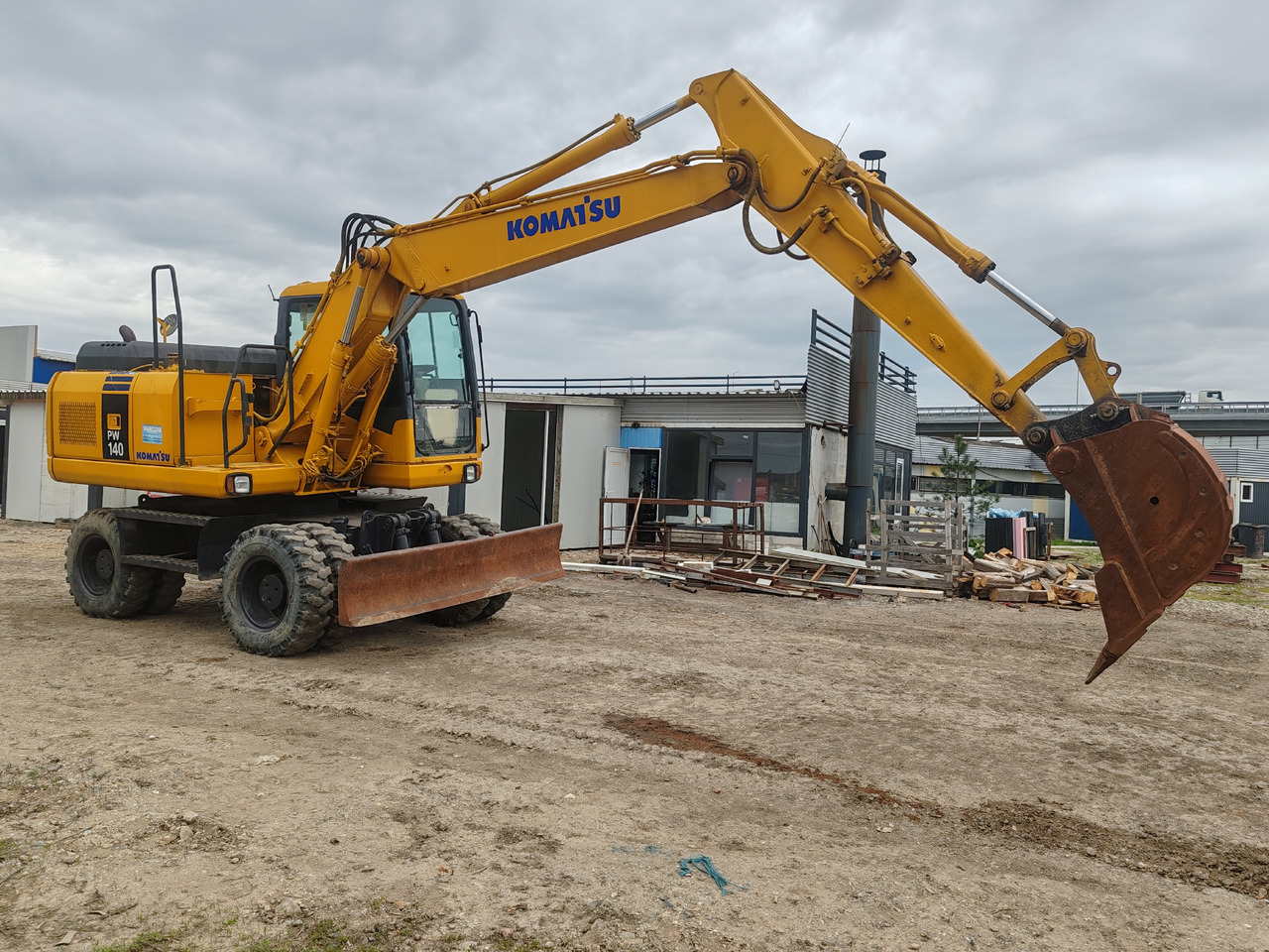 Komatsu PW140-7 - מחפר גלגלים: תמונה 2 Komatsu PW140-7 - מחפר גלגלים: תמונה 2