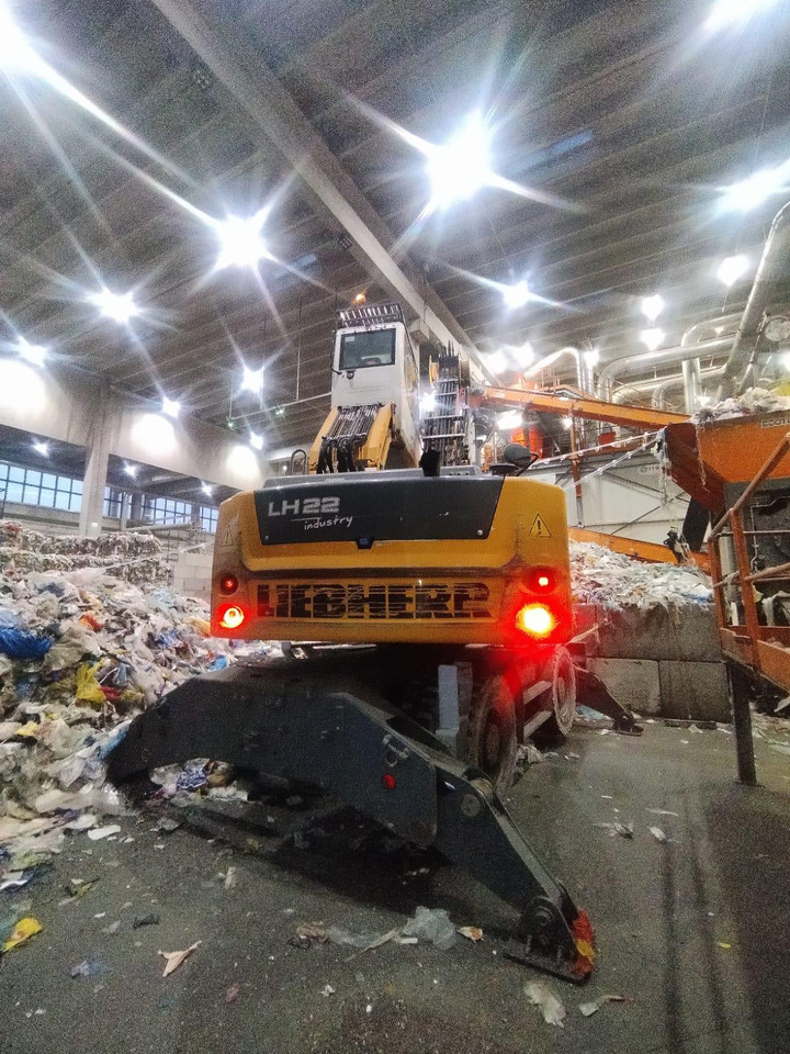 Liebherr LH22 M Litronic - מטפל בפסולת/ תעשייתי: תמונה 2 Liebherr LH22 M Litronic - מטפל בפסולת/ תעשייתי: תמונה 2