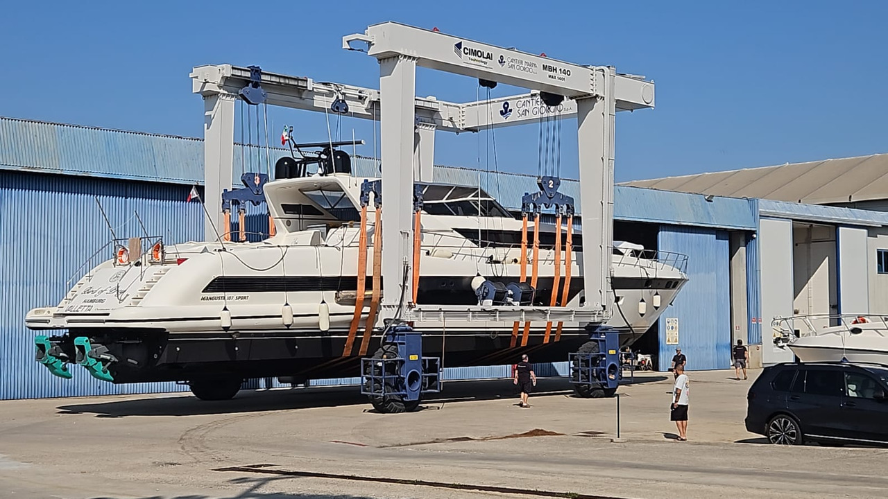 Mangusta 107 Sport 107 Sport (Overmarine) - מכונות אחרות: תמונה 3 Mangusta 107 Sport 107 Sport (Overmarine) - מכונות אחרות: תמונה 3