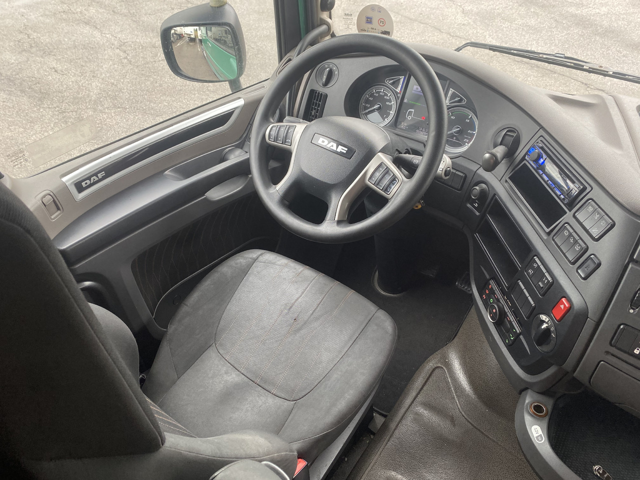 Interior photo 1: יחידת טרקטור DAF XF 480 FT