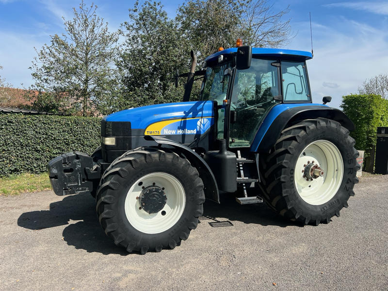 New Holland TM175 - מכונת בנייה: תמונה 1 New Holland TM175 - מכונת בנייה: תמונה 1