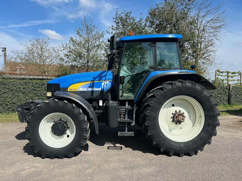 New Holland TM175 - מכונת בנייה: תמונה 2 New Holland TM175 - מכונת בנייה: תמונה 2