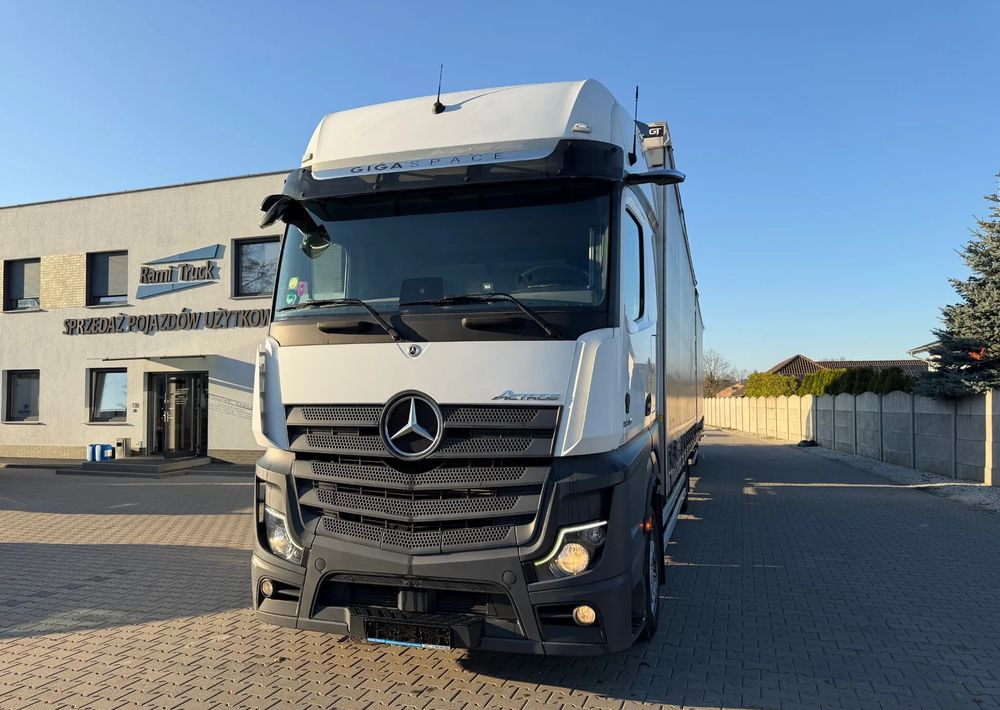 Mercedes-Benz ACTROS 1845 Zestaw przestrzenny przejazdowy120m3 - משאית וילונות צד: תמונה 1 Mercedes-Benz ACTROS 1845 Zestaw przestrzenny przejazdowy120m3 - משאית וילונות צד: תמונה 1