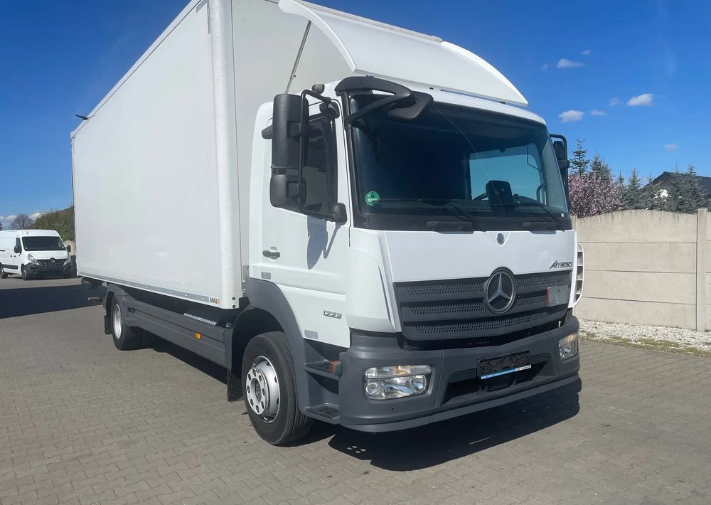 Mercedes-Benz ATEGO 1223 - משאית תיבה: תמונה 2 Mercedes-Benz ATEGO 1223 - משאית תיבה: תמונה 2