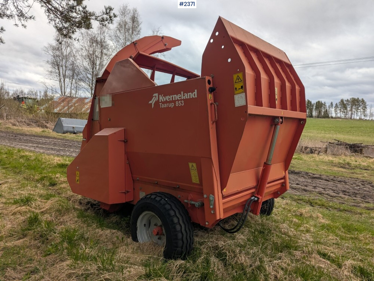 Bale cutter / Feed shredder Kverneland Taarup 853 - ציוד חציר ומספוא: תמונה 4 Bale cutter / Feed shredder Kverneland Taarup 853 - ציוד חציר ומספוא: תמונה 4