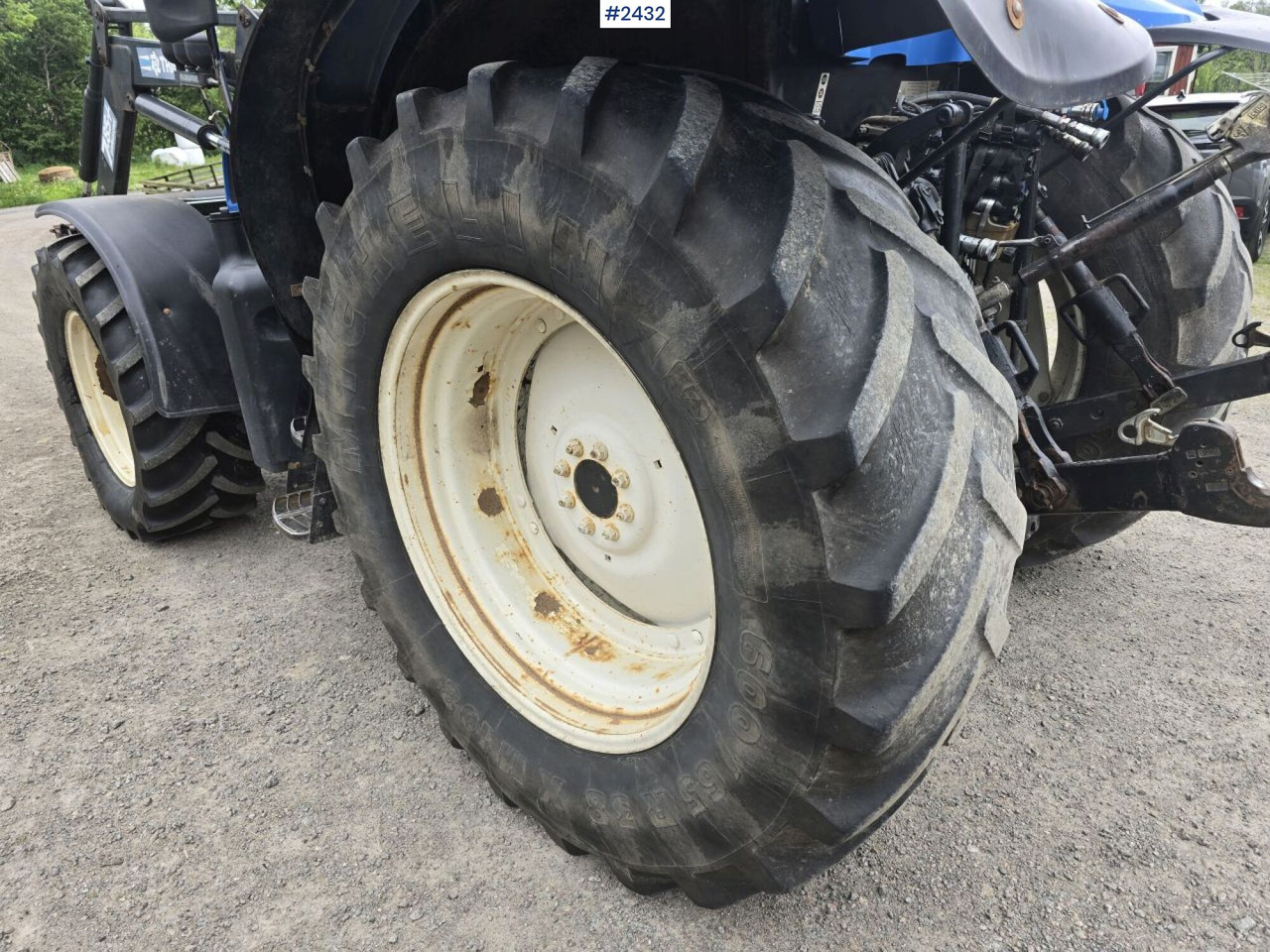 טרקטור חקלאי New Holland TS 125A med Frontlastare: תמונה 16