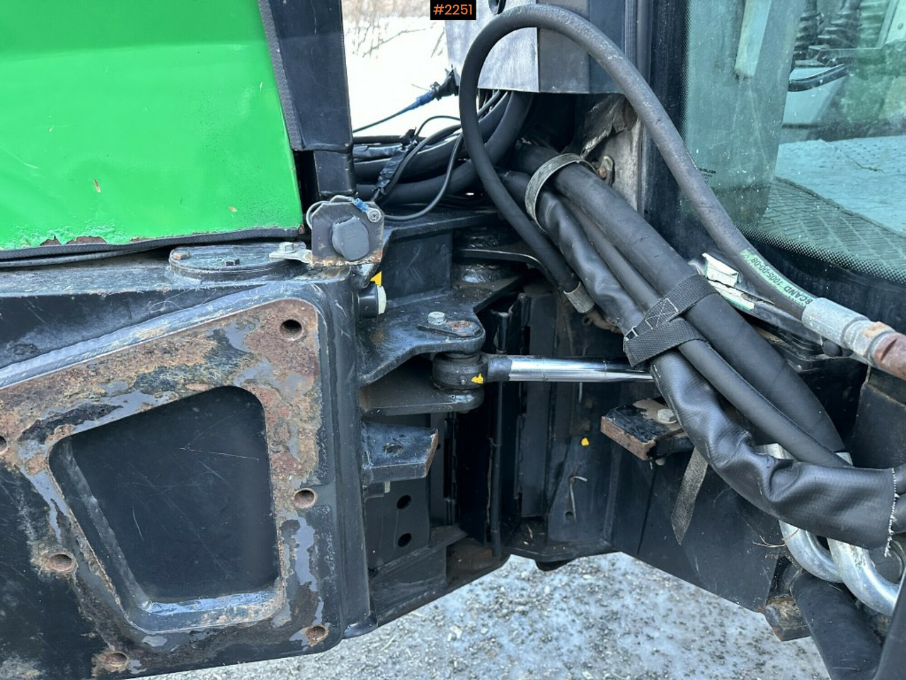 טרקטור חקלאי Valtra X110 waiststeering tractor with twintrac: תמונה 17