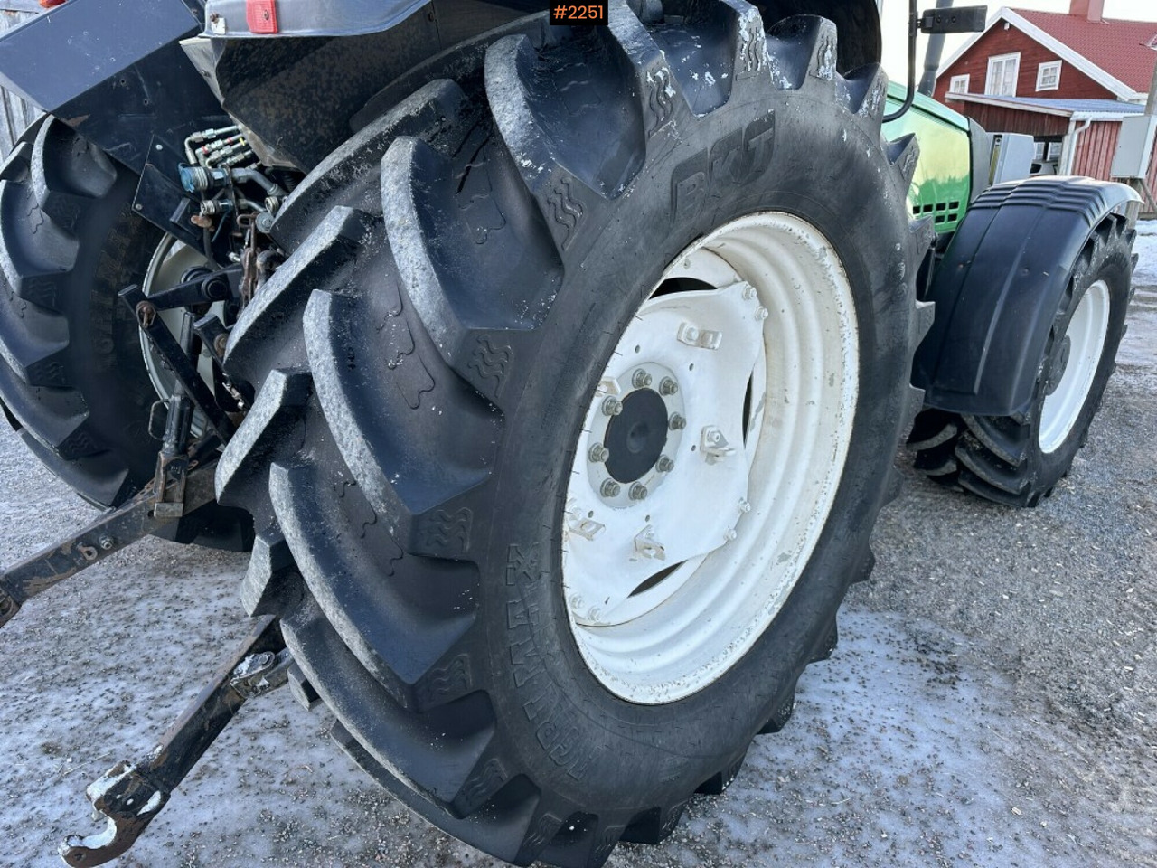 טרקטור חקלאי Valtra X110 waiststeering tractor with twintrac: תמונה 11