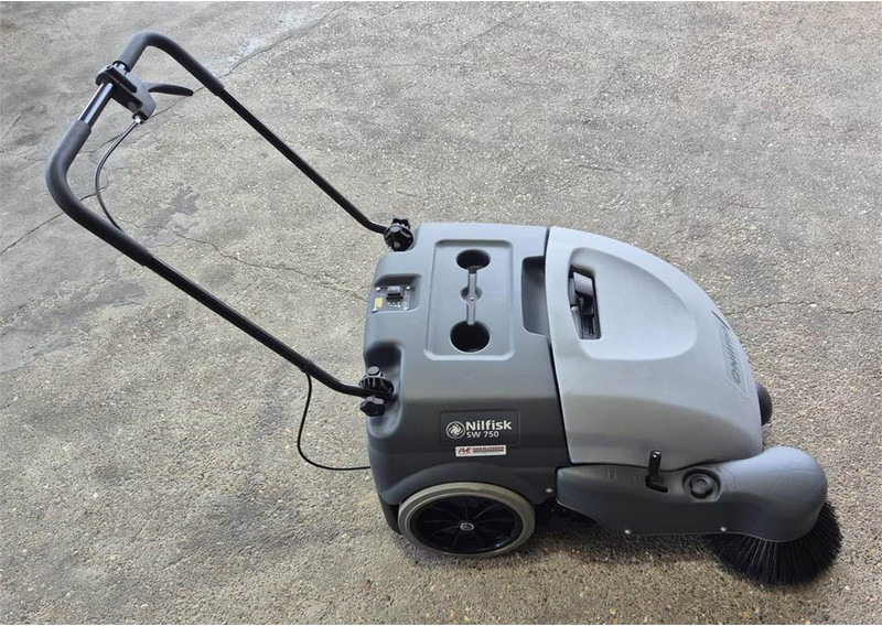 Nilfisk SW 750 - מטאטא כבישים: תמונה 1 Nilfisk SW 750 - מטאטא כבישים: תמונה 1