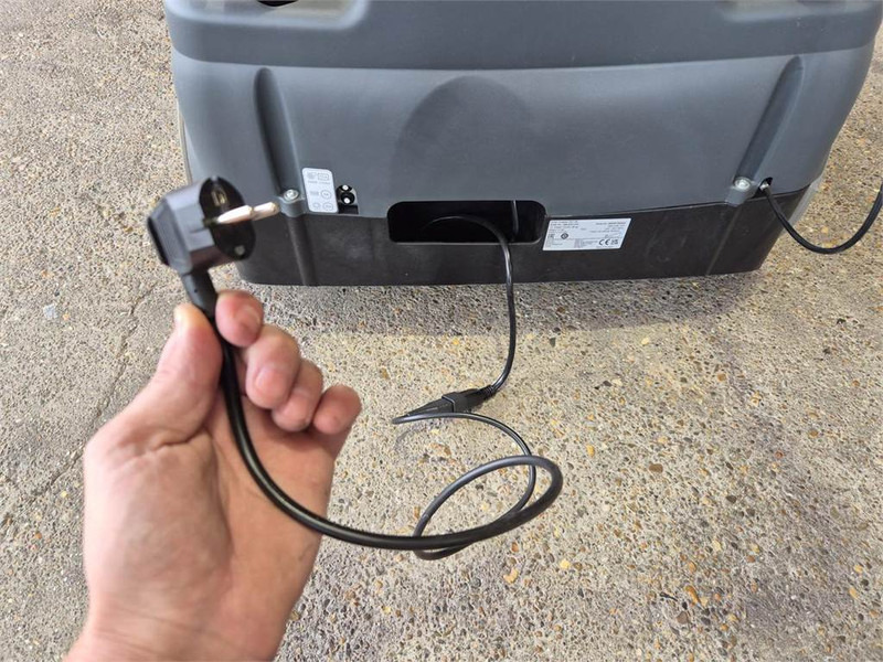 Nilfisk SW 750 - מטאטא כבישים: תמונה 5 Nilfisk SW 750 - מטאטא כבישים: תמונה 5