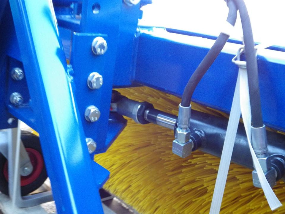 מטאטא Front Kehrmaschine  vollhydraulisch 1200NESBO ISEKI  (2200 netto): תמונה 6