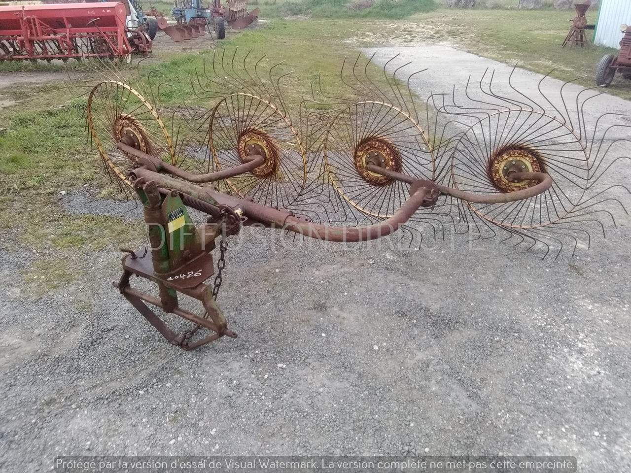 JOHN DEERE ANDAINEUR P 140 - גורף/ מגרפה: תמונה 3 JOHN DEERE ANDAINEUR P 140 - גורף/ מגרפה: תמונה 3