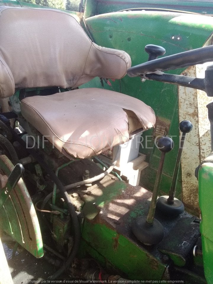 JOHN DEERE TRACTEUR 1120 - טרקטור חקלאי: תמונה 3 JOHN DEERE TRACTEUR 1120 - טרקטור חקלאי: תמונה 3