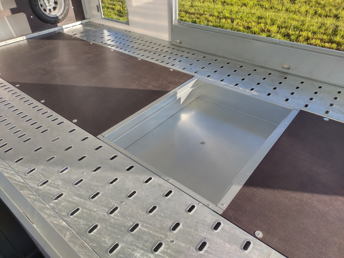 BRIAN JAMES TRAILERS RaceSport 340-5510 - קרון נגרר בהובלה אוטומטית: תמונה 5 BRIAN JAMES TRAILERS RaceSport 340-5510 - קרון נגרר בהובלה אוטומטית: תמונה 5