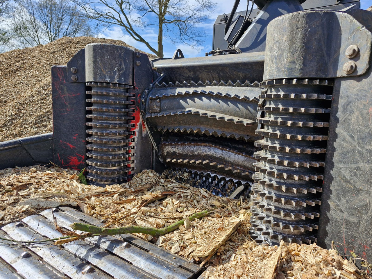 UFKES Greentec 972 Tracked Chipper - מגרסת עץ: תמונה 3 UFKES Greentec 972 Tracked Chipper - מגרסת עץ: תמונה 3