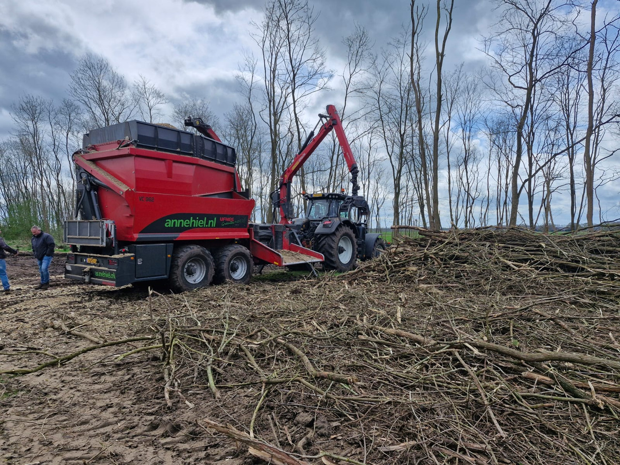 UFKES Greentec 972 Tracked Chipper - מגרסת עץ: תמונה 2 UFKES Greentec 972 Tracked Chipper - מגרסת עץ: תמונה 2