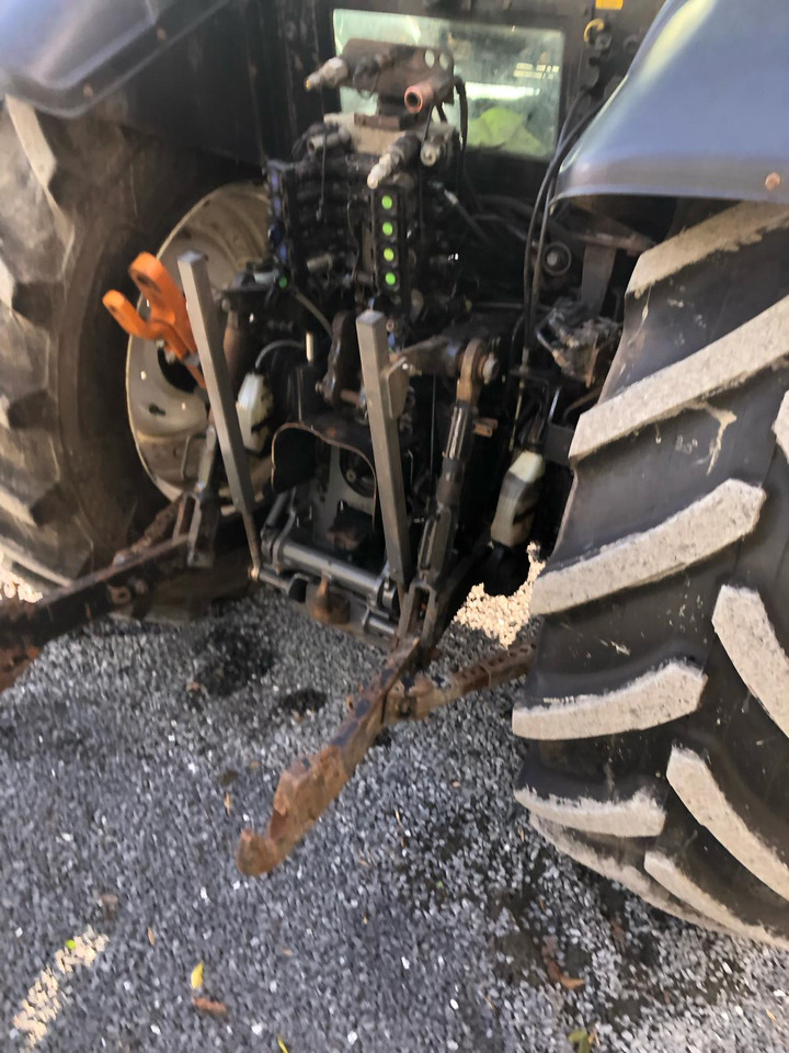 2009 Valtra T171 with front PTO - טרקטור חקלאי: תמונה 4 2009 Valtra T171 with front PTO - טרקטור חקלאי: תמונה 4