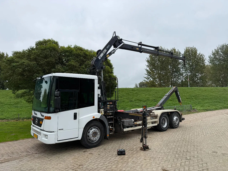 Mercedes-Benz Econic Hiab 220-Hooklift-6x2-Remote - משאית מנוף: תמונה 1 Mercedes-Benz Econic Hiab 220-Hooklift-6x2-Remote - משאית מנוף: תמונה 1