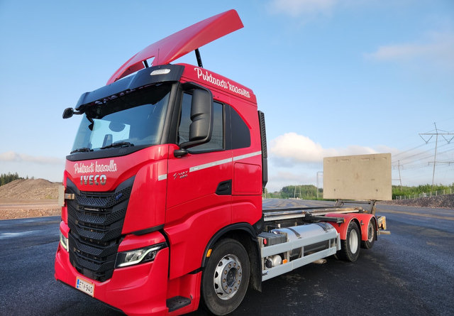Iveco S-Way 6x2 LNG / LBG - משאית עם שלדת תא: תמונה 1 Iveco S-Way 6x2 LNG / LBG - משאית עם שלדת תא: תמונה 1