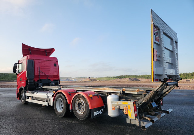 Iveco S-Way 6x2 LNG / LBG - משאית עם שלדת תא: תמונה 3 Iveco S-Way 6x2 LNG / LBG - משאית עם שלדת תא: תמונה 3