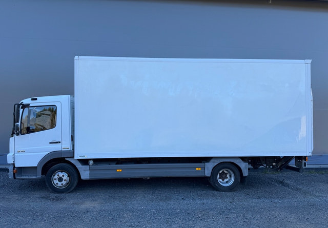 Mercedes-BenzAtego kaappi + perälauta - משאית תיבה: תמונה 2 Mercedes-BenzAtego kaappi + perälauta - משאית תיבה: תמונה 2