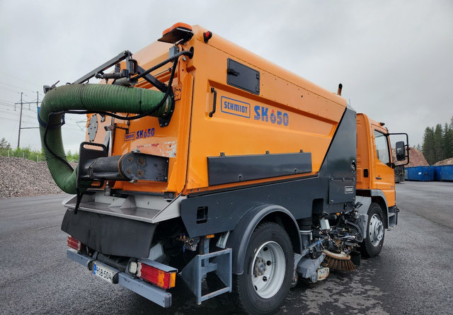 SchmidtSK650 Atego 85kmh/h - מטאטא כבישים: תמונה 5 SchmidtSK650 Atego 85kmh/h - מטאטא כבישים: תמונה 5