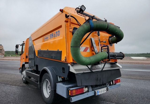 SchmidtSK650 Atego 85kmh/h - מטאטא כבישים: תמונה 3 SchmidtSK650 Atego 85kmh/h - מטאטא כבישים: תמונה 3