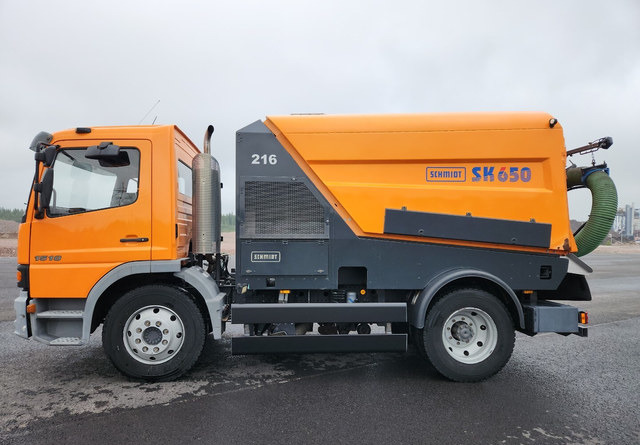 SchmidtSK650 Atego 85kmh/h - מטאטא כבישים: תמונה 2 SchmidtSK650 Atego 85kmh/h - מטאטא כבישים: תמונה 2