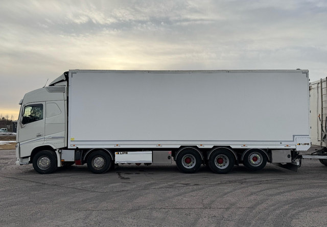 Volvo FH16 - משאית תיבה: תמונה 2 Volvo FH16 - משאית תיבה: תמונה 2