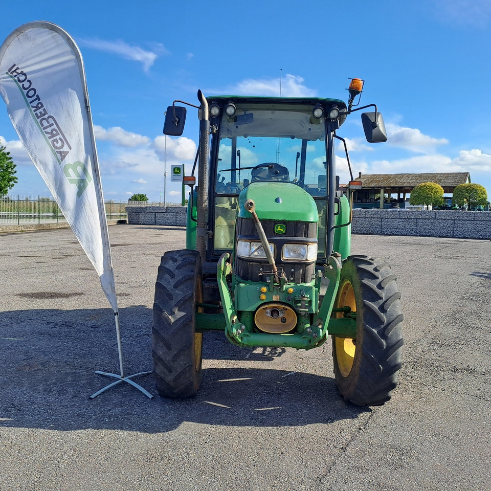 JOHN DEERE 5820 - ASTA AGRIBERTOCCHI - טרקטור חקלאי: תמונה 2 JOHN DEERE 5820 - ASTA AGRIBERTOCCHI - טרקטור חקלאי: תמונה 2