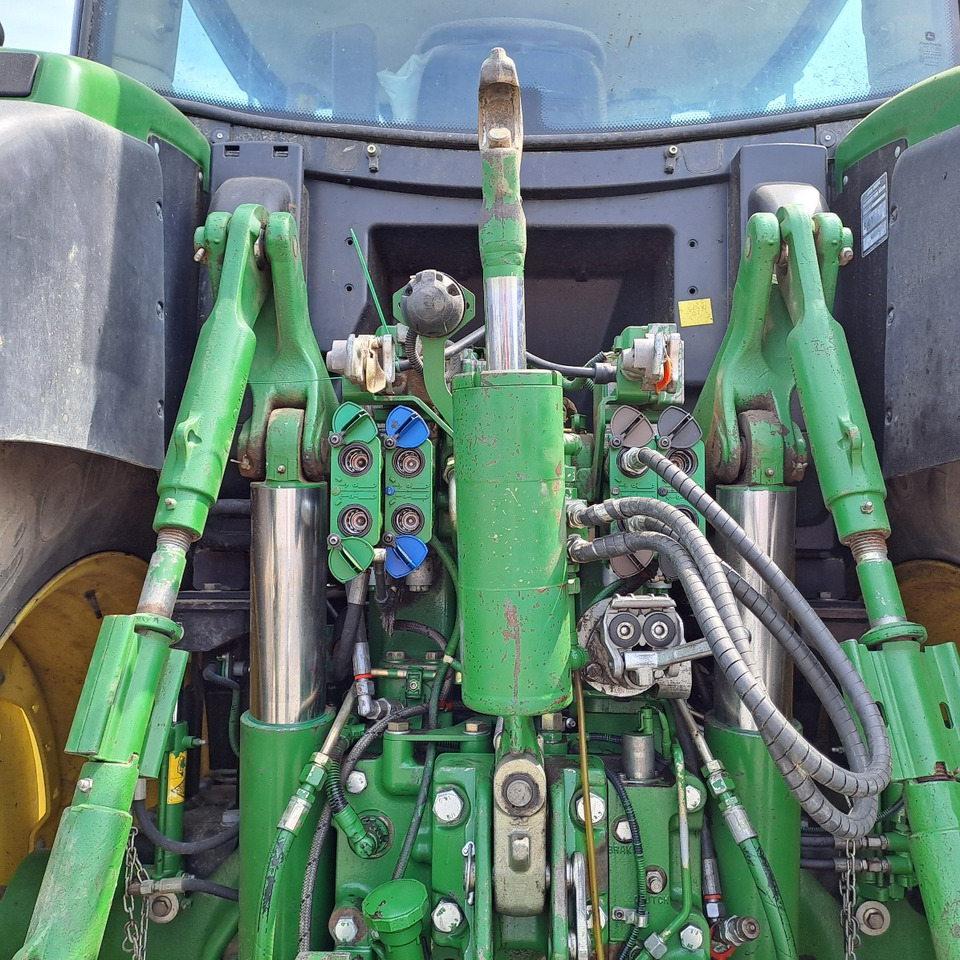 טרקטור חקלאי JOHN DEERE 6210R: תמונה 6