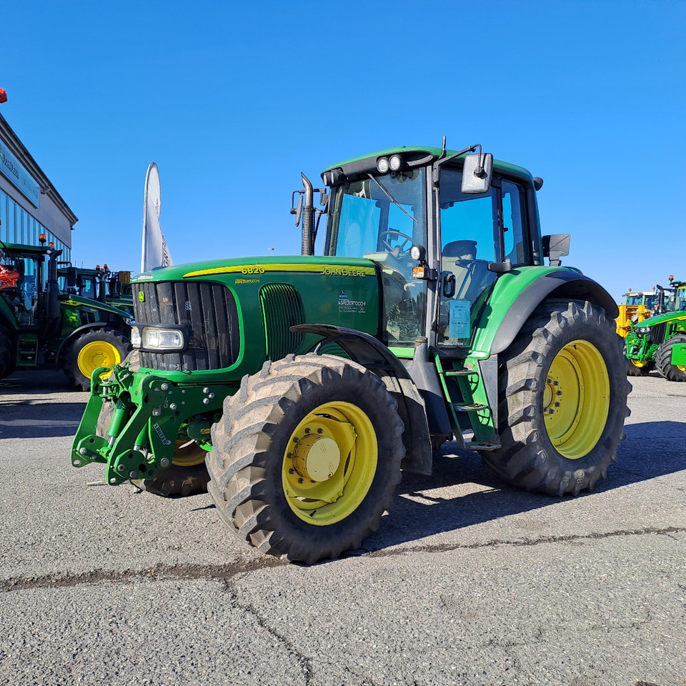 JOHN DEERE 6820 - טרקטור חקלאי: תמונה 1 JOHN DEERE 6820 - טרקטור חקלאי: תמונה 1
