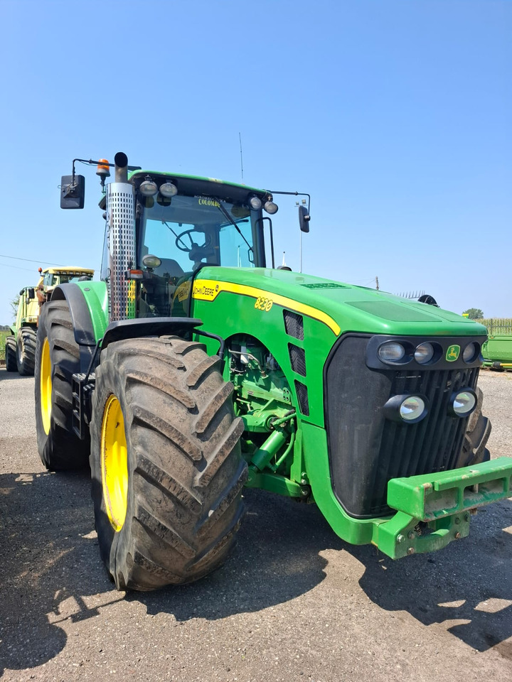 JOHN DEERE 8230 - טרקטור חקלאי: תמונה 1 JOHN DEERE 8230 - טרקטור חקלאי: תמונה 1