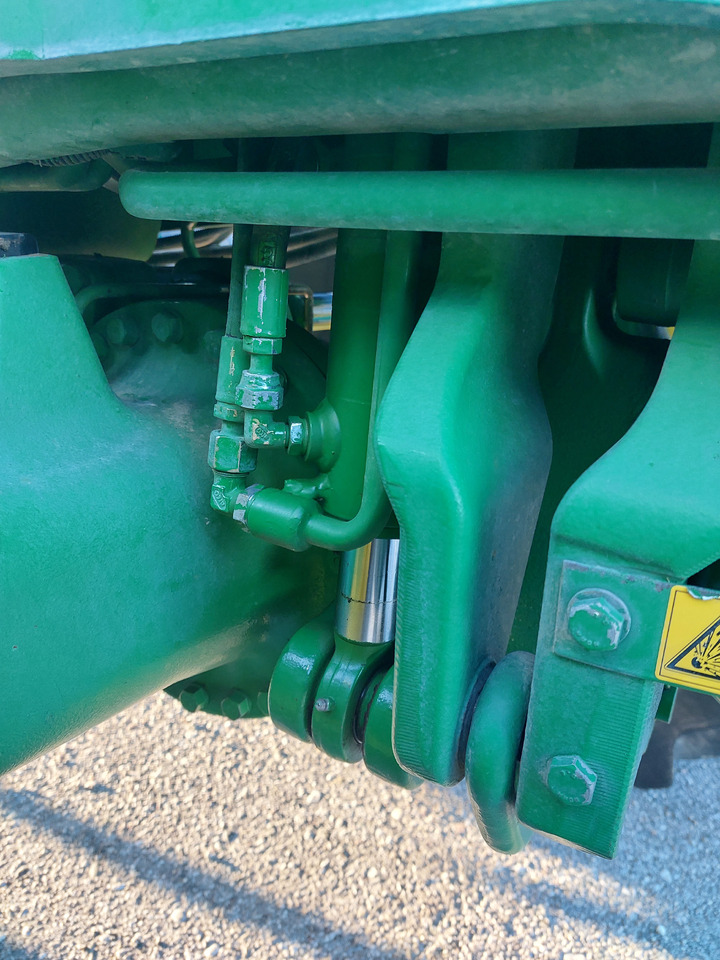 JOHN DEEREE 6210R - טרקטור חקלאי: תמונה 2 JOHN DEEREE 6210R - טרקטור חקלאי: תמונה 2