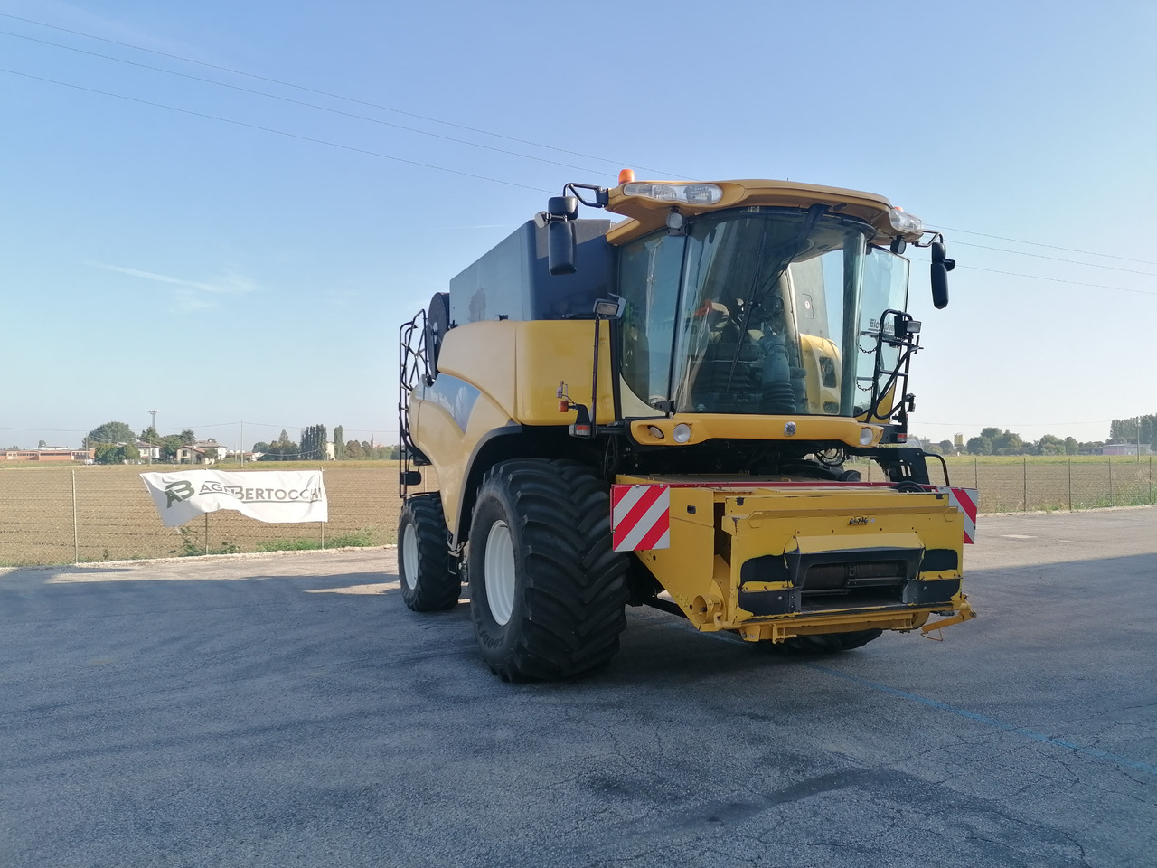 NEW HOLLAND CR 9060 - מקצרת קומבינה: תמונה 1 NEW HOLLAND CR 9060 - מקצרת קומבינה: תמונה 1