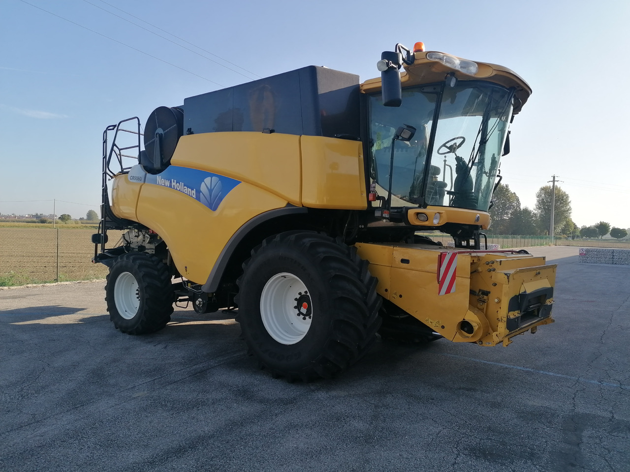 NEW HOLLAND CR 9060 - מקצרת קומבינה: תמונה 2 NEW HOLLAND CR 9060 - מקצרת קומבינה: תמונה 2