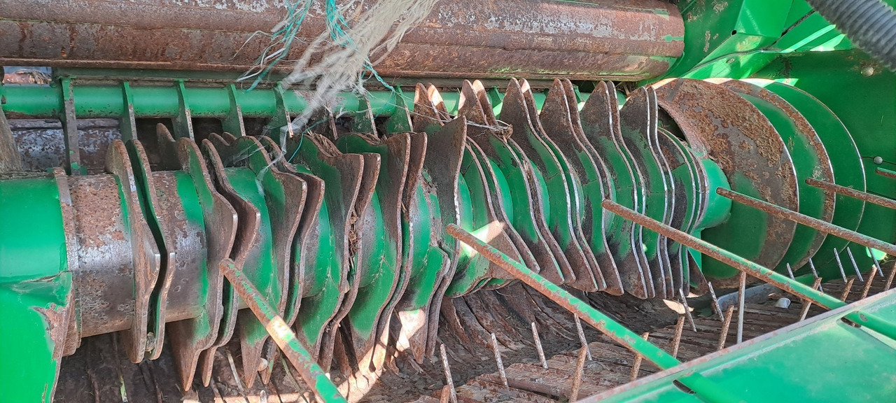 ROTOPRESSA JOHN DEERE 960 - ASTA AGRIBERTOCCHI - מכונת צרור עגולה: תמונה 4 ROTOPRESSA JOHN DEERE 960 - ASTA AGRIBERTOCCHI - מכונת צרור עגולה: תמונה 4