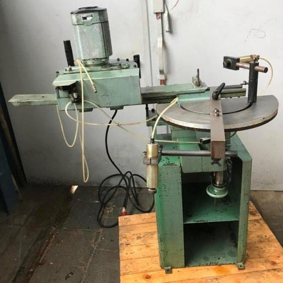 Ausklinkfräse GRAULE - כלי מכונה: תמונה 1 Ausklinkfräse GRAULE - כלי מכונה: תמונה 1