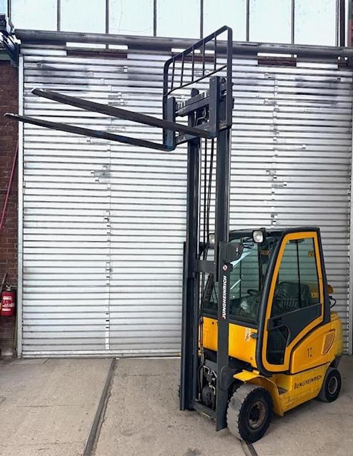 Gabelstapler JUNGHEINRICH, mit Gasantrieb - מלגזת LPG: תמונה 2 Gabelstapler JUNGHEINRICH, mit Gasantrieb - מלגזת LPG: תמונה 2