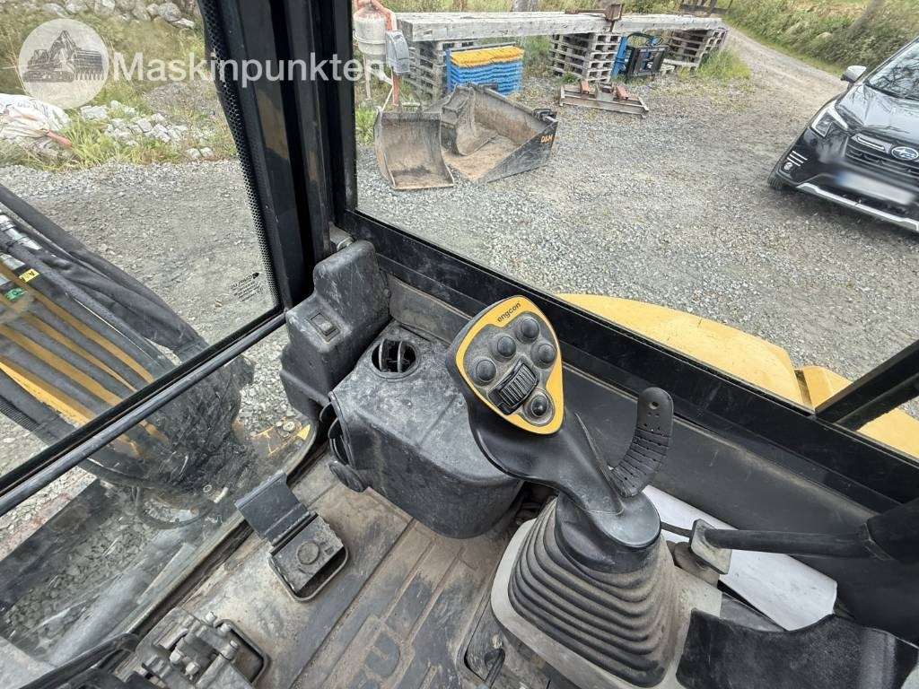 מיני מחפר Komatsu PC 26 MR: תמונה 36