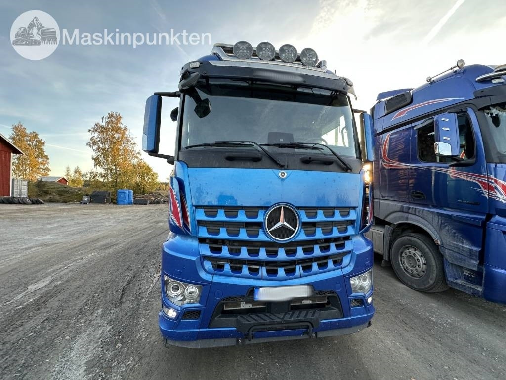 Mercedes-Benz Arocs 2858 timmerbil med kran  - משאית עץ: תמונה 2 Mercedes-Benz Arocs 2858 timmerbil med kran  - משאית עץ: תמונה 2