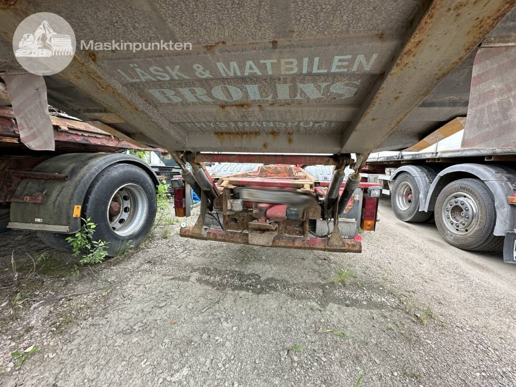 Scania R 124 LB - מוביל מכולות/ משאית החלפת גוף: תמונה 5 Scania R 124 LB - מוביל מכולות/ משאית החלפת גוף: תמונה 5