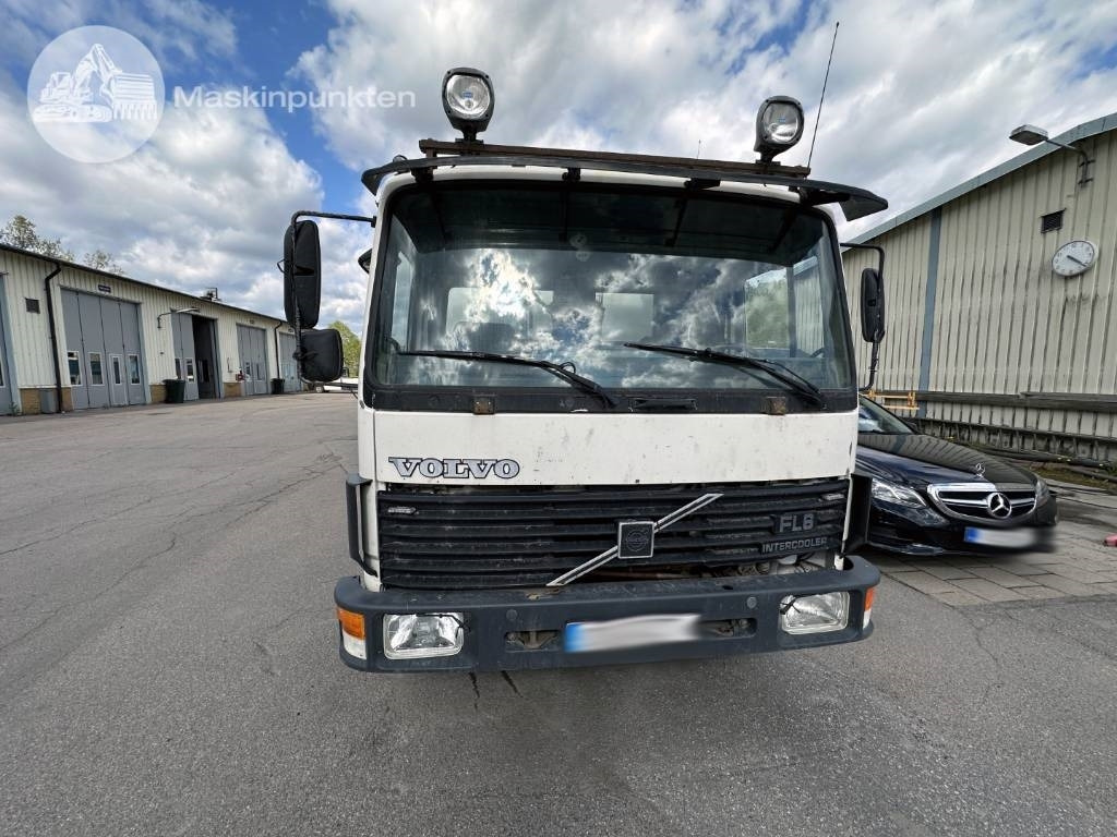 Volvo FL 610 Verkstadsinredd - משאית תיבה: תמונה 2 Volvo FL 610 Verkstadsinredd - משאית תיבה: תמונה 2