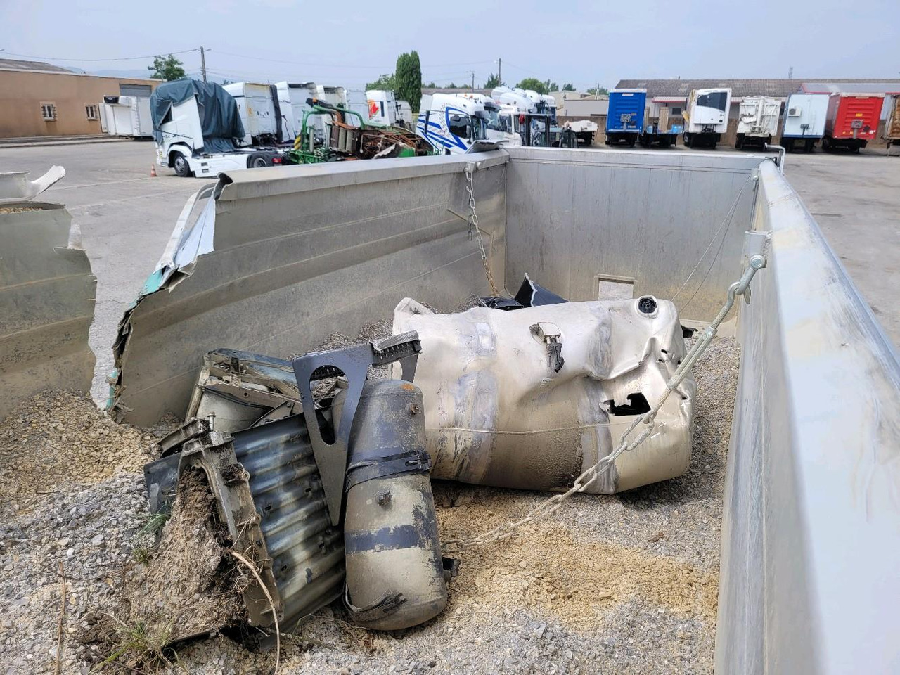 סמיטריילר עם מזהיר BENALU BENNE C39 3 ESSIEUX: תמונה 9