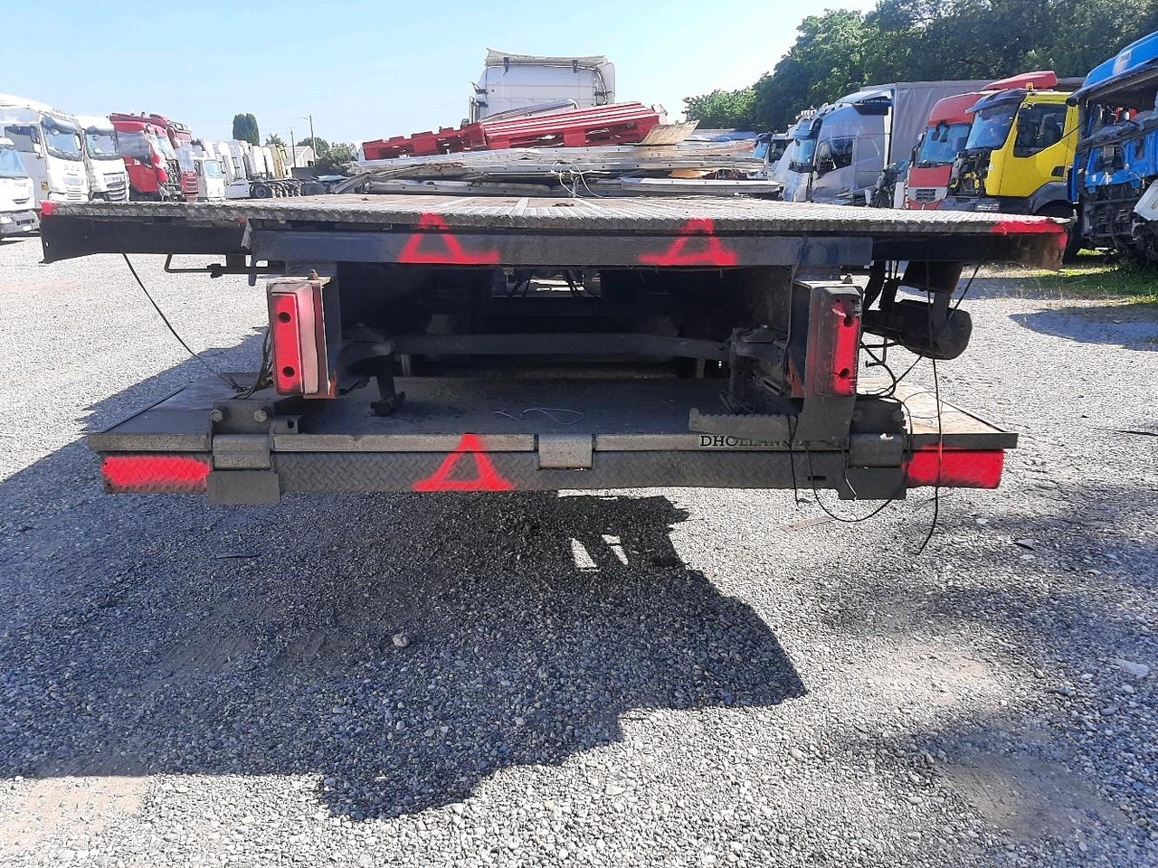 FRUEHAUF 3 ESSIEUX R580 - סמיטריילר צד נופל/ שטוח: תמונה 5 FRUEHAUF 3 ESSIEUX R580 - סמיטריילר צד נופל/ שטוח: תמונה 5