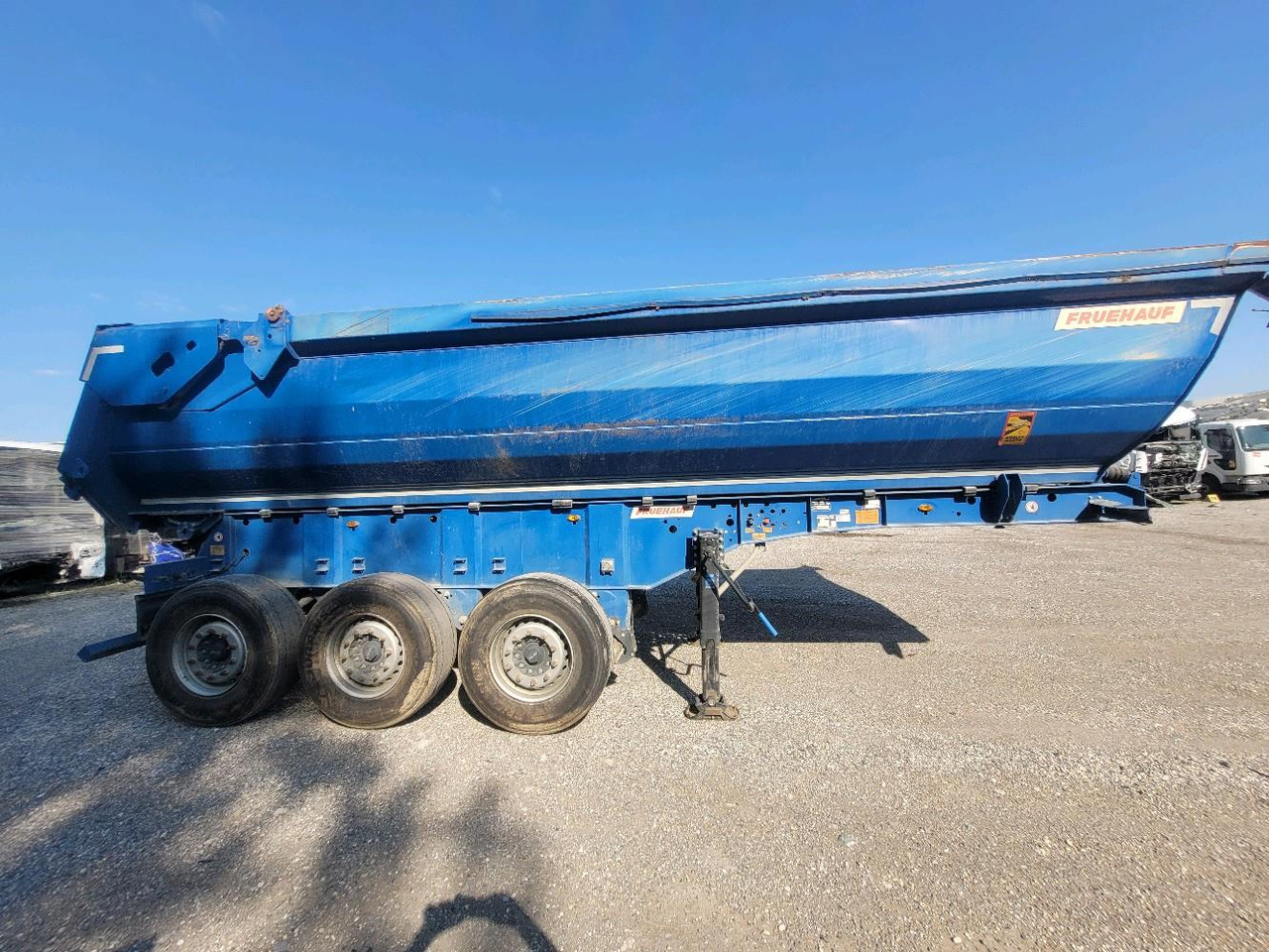 FRUEHAUF BENNE TP FST4FC - סמיטריילר עם מזהיר: תמונה 3 FRUEHAUF BENNE TP FST4FC - סמיטריילר עם מזהיר: תמונה 3
