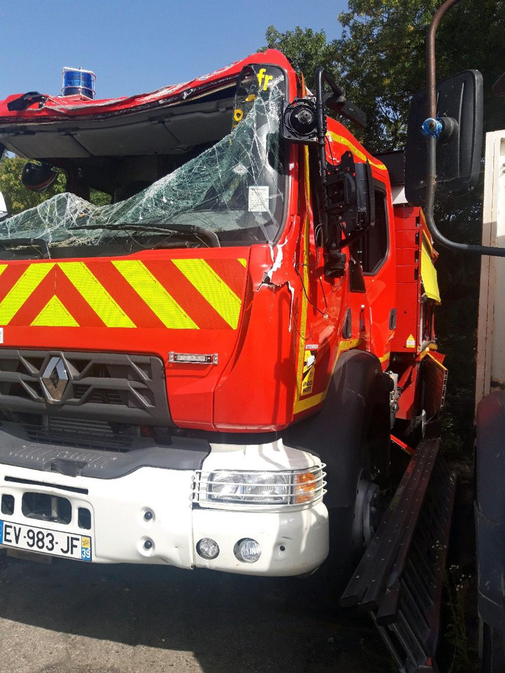 RENAULT D 4X4 TOUT-TERRAIN INCENDIE - משאית אש: תמונה 1 RENAULT D 4X4 TOUT-TERRAIN INCENDIE - משאית אש: תמונה 1