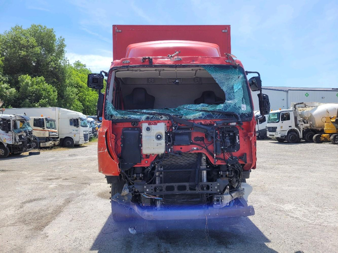 RENAULT D19 WIDE - משאית תיבה: תמונה 2 RENAULT D19 WIDE - משאית תיבה: תמונה 2