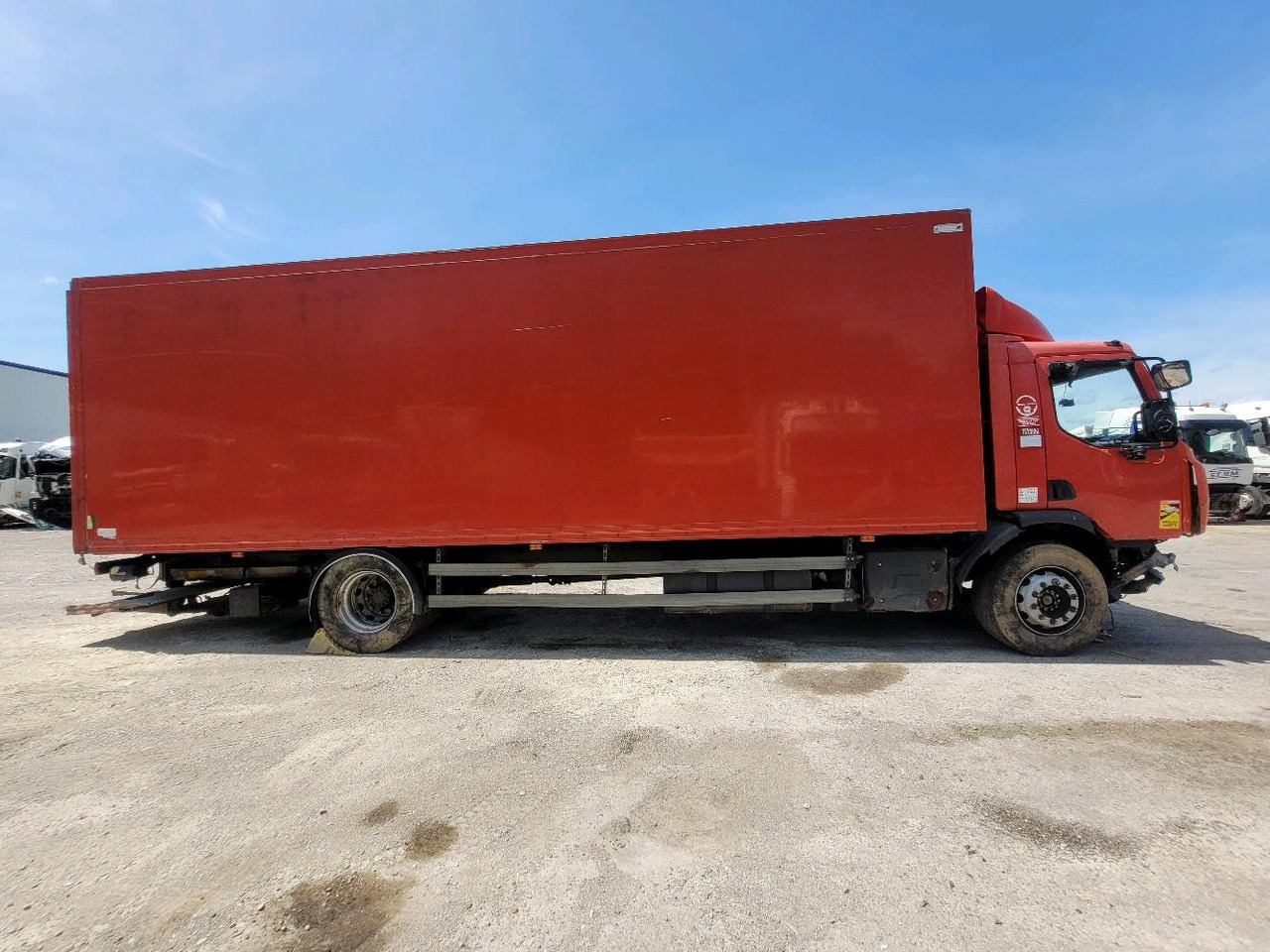RENAULT D19 WIDE - משאית תיבה: תמונה 3 RENAULT D19 WIDE - משאית תיבה: תמונה 3